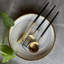 Assiette en marbre avec bordure dorée de la collection Luxury - petite 8 po