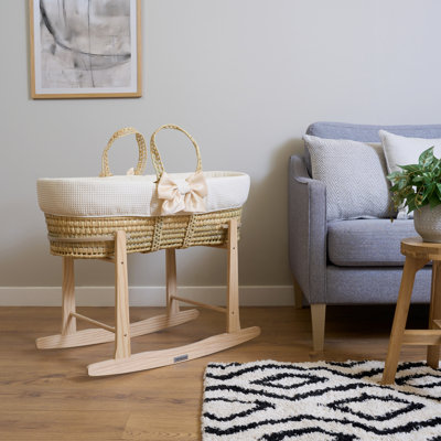 Chelsea Moses Basket With Stand with Bedding with Mattress