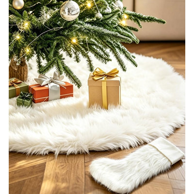 Faux Fur Christmas Tree Skirt with Plush Stocking, Fluffy Holiday Tree Mat, Cozy Winter Christmas Décor
