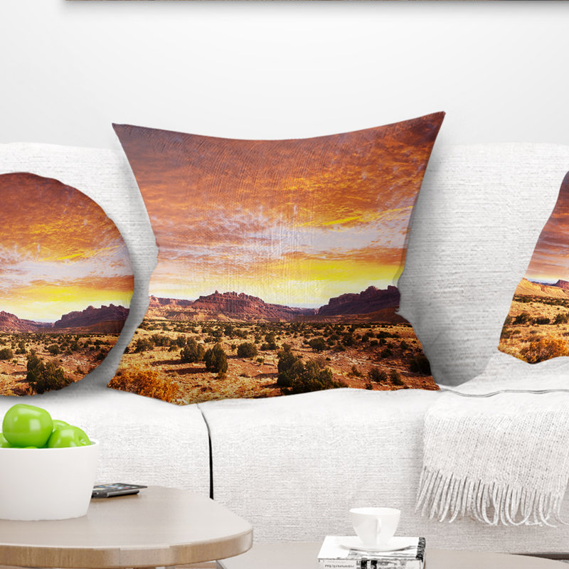 Terrain de paysage africain avec des nuages épais au coussin coucher de soleil, 16 po x 1 po, Carré