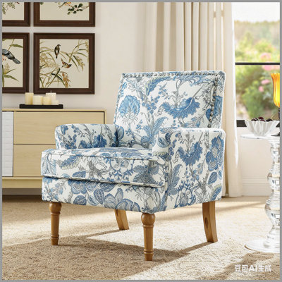 Chaise d'appoint, revêtement floral, garniture cloutée, pieds en bois massif, style campagnard, fauteuil, bleu et blanc, sièges de salon, meubles traditionnels, campagne française
