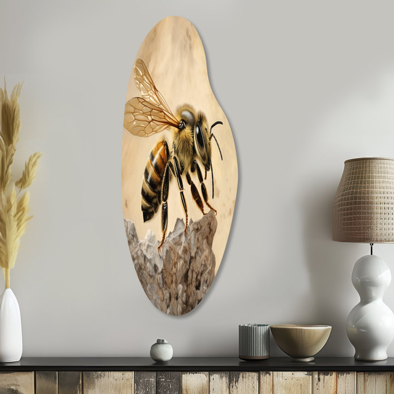 Elizebeth - abeille, art mural asymétrique en métal incurvé, H 38 po x l 15 po
