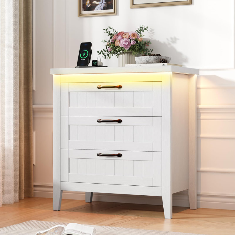 Commode à tiroirs Farmhouse avec station de charge et lumières DEL, commode de chambre mince en bois, Blanc / 3 tirages