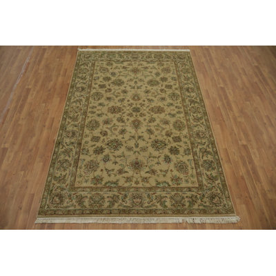 Traditional Elegance: Agra Oriental Small Rug 6x9
