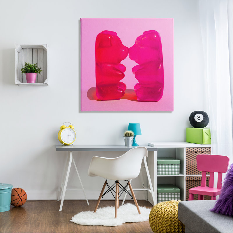 «Kissing Gummy Candy Bears» sur toile par Daphne Polselli, H 36 po x l 36 po x P 1,5 po