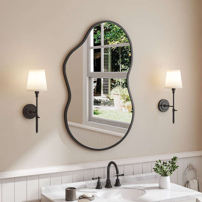 Miroir mural à cadre en aluminium ondulé asymétrique et irrégulier, 36" x 20"