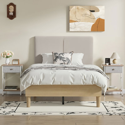Ensemble de chambre à coucher moderne 3 pièces avec lit plateforme tapissier et 2 tables de chevet industrielles pour économiser de l'espace pour les appartements et les petites pièces