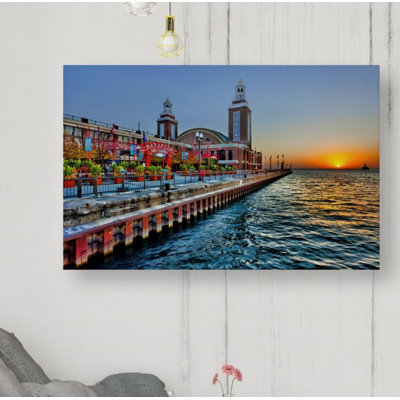 «Sunrise at Navy Pier» par Larry Malvin - reproduction de photo sur toile sans cadre