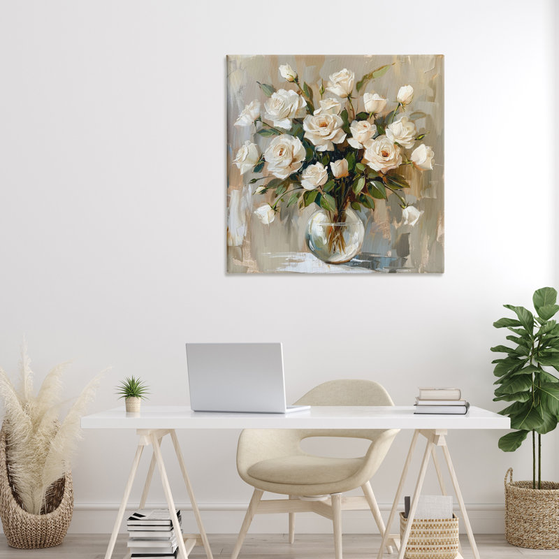 Roses blanches dans une toile de vase, design par LSR Creative Studio, H 30 po x l 30 po