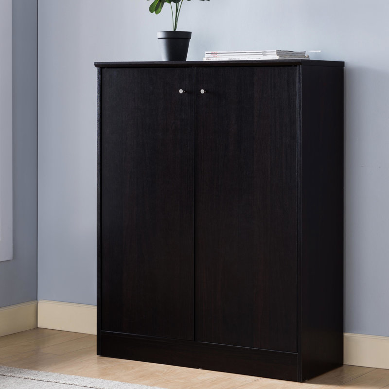 de rangement pour chaussures / rangement avec deux portes et une tablette de couleur foncée pour ranger vos chaussures