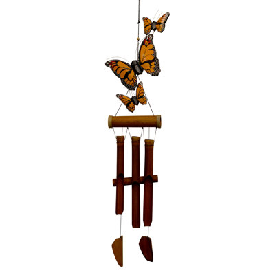 Carillon à vent en bambou avec papillon monarch