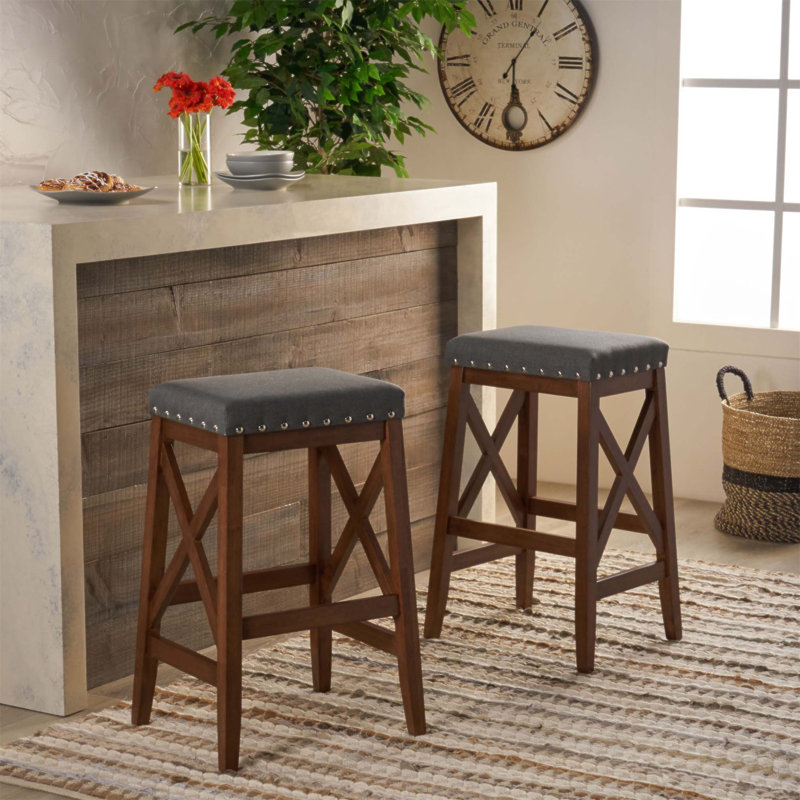 Tabouret de selle avec revêtement en tissu élégant et fabrication en bois durable, parfait pour les cuisines modernes et classiques