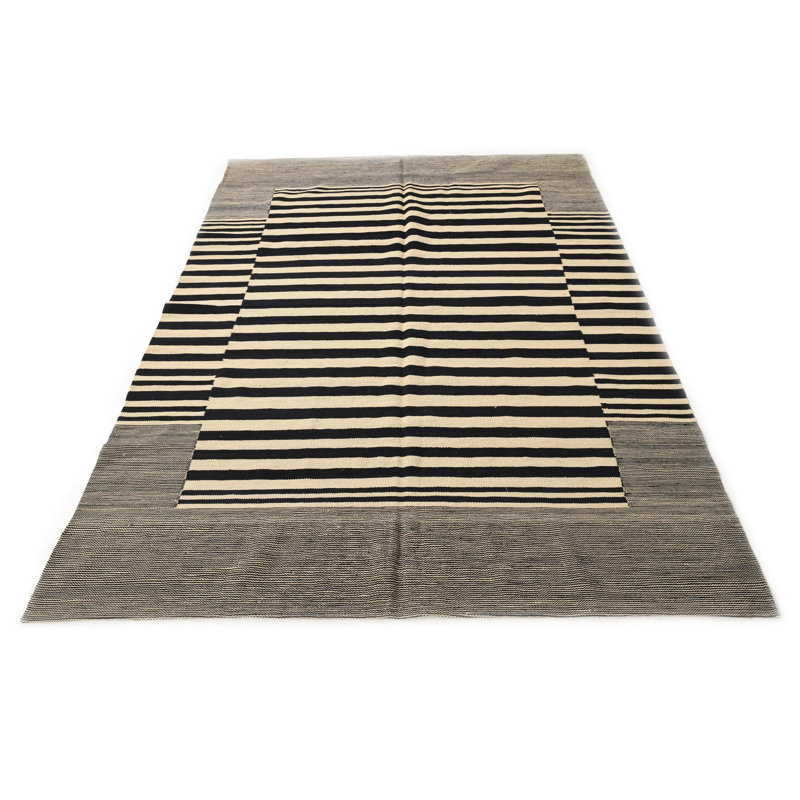 Tapis noir et blanc 5 x 8 Pinkerton