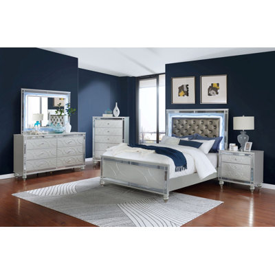 4 Piece Queen Bedroom Set With Mirror Accent In Silver Metallic -  Rosdorf Park, 60E95B8E7C534EDE845F17D283832665