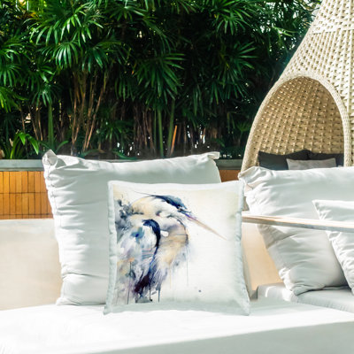 Coussin d'extérieur imprimé Coastal Serenity Blue Heron, design par Sally Kaye Barlow / Makaio Design