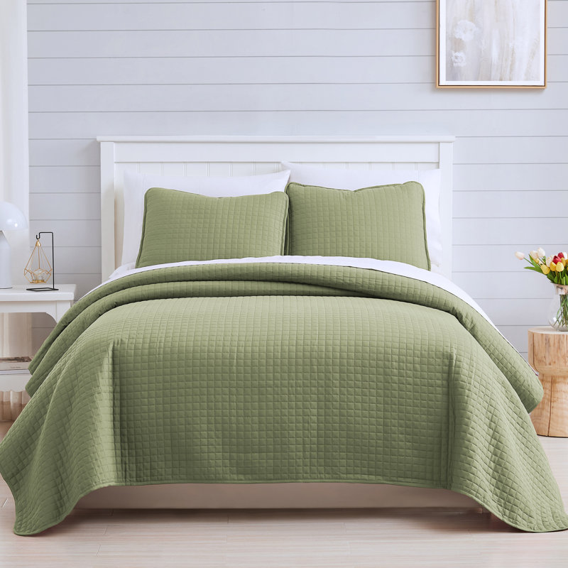 Vilano Springs ® Oversized, Light-Weight Hotel Quality Quilt Set with Matching Shams, Full/Queen Quilt + 2 Standard Shams