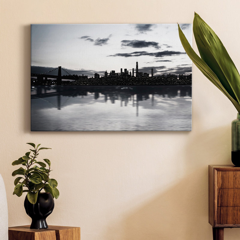 Shimmering Skyline - Photographie sur toile tendue, H 60 po x l 40 po x P 1 po