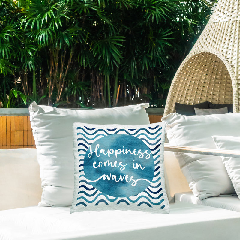 Coussin d'extérieur imprimé "Happiness Comes Nautical Quote" par Linda Birtel