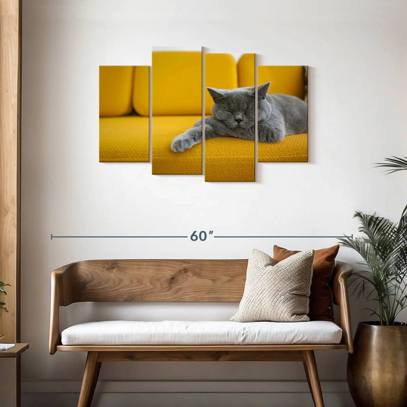 Chat Brampt sur canapé, H 27 po x l 43 po