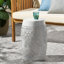 Table d'appoint d'extérieur, coupe en dentelle, plateau rond de 12 po avec base en tonneau blanc-121489433