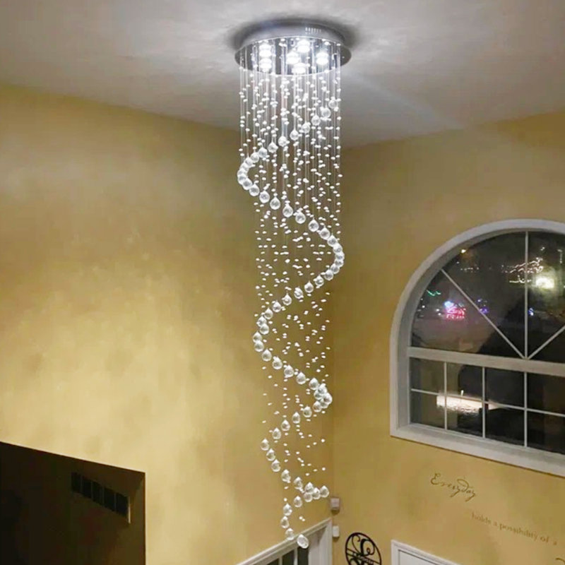 Lustre à niveaux unique à 6 lumières avec détails en cristal Cotta, 87 po de hauteur x 20 po de diamètre