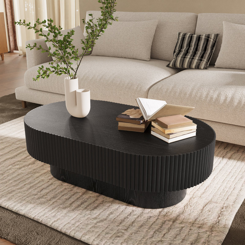 Table basse ovale en bois massif l 43,7 po avec motif cannelé, Noir