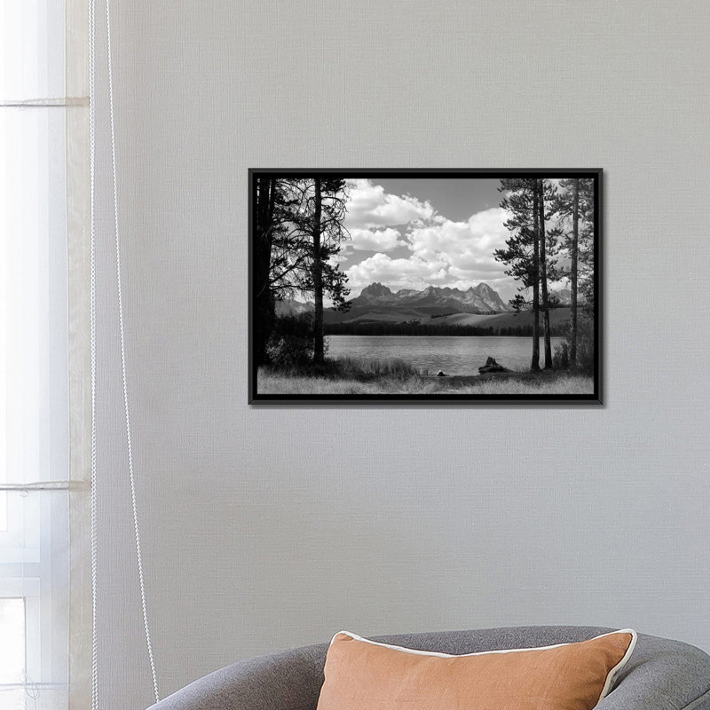 «Little Red Fish Lake 1960», Idaho, H 18 po x l 26 po x P 1,5 po, Toile avec cadre noir, Pas de tapis