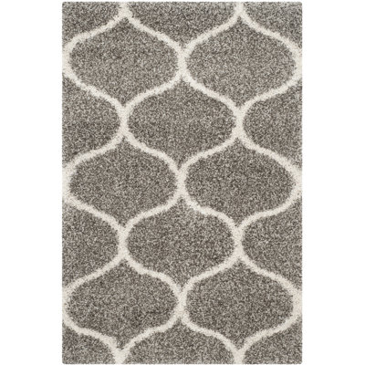 Tapis gris et ivoire à motif géométrique Darrold
