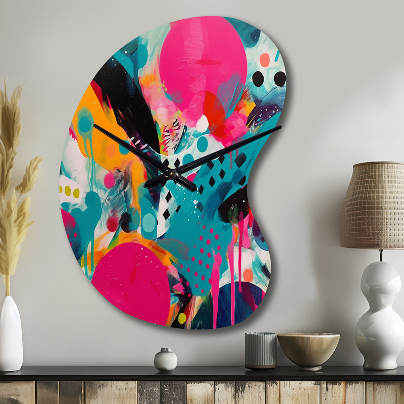 Horloge murale rose et turquoise abstraite Enigma I - forme de flèche - forme unique, Petit