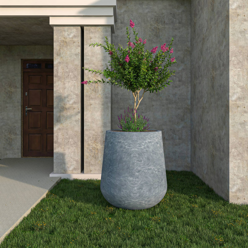 Pot à fleurs fait à la main Weybright, Béton vieilli, H 27,6 po x l 27,6 po x P 27,6 po
