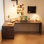 Bureau simple et moderne en bois massif en forme de L