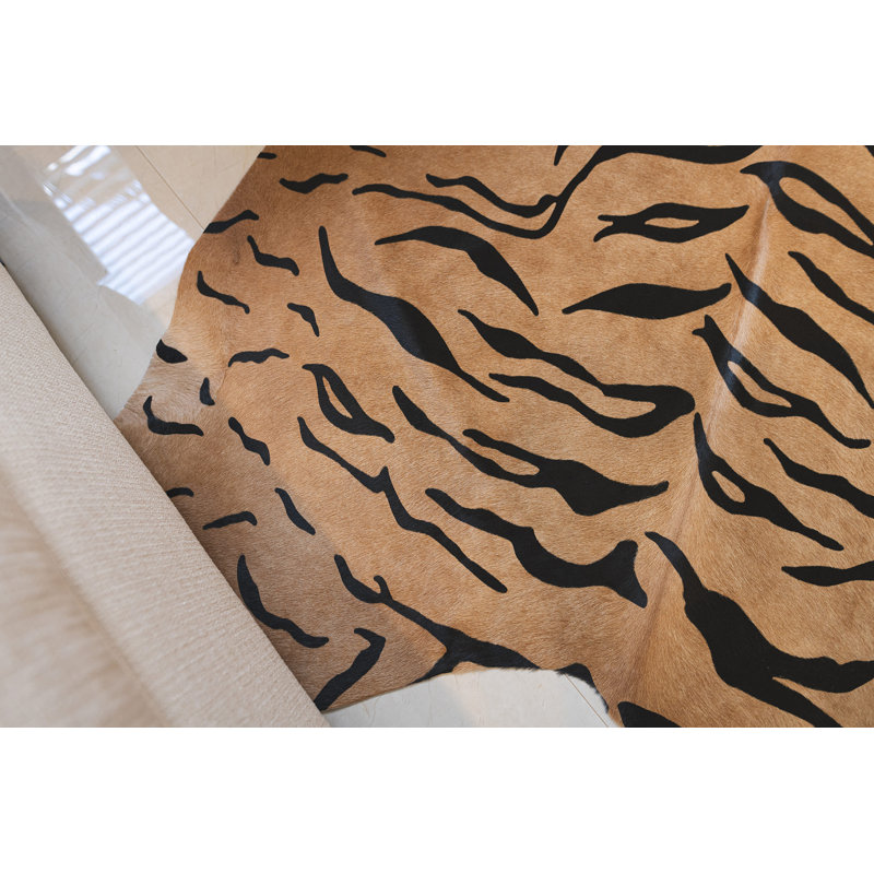 Tapis en cuir de vache à imprimé tigre, rayures noires sur caramel