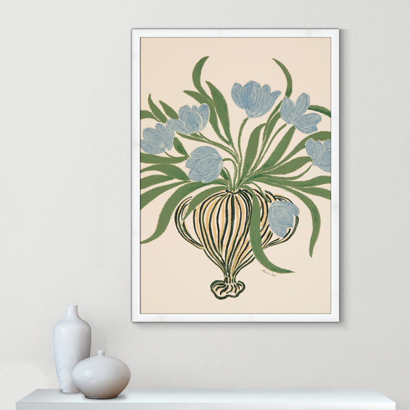«La Poire Blue Tulips Print» par Camilla Bergqvist, H 55 po x l 39 po x P 1,25 po