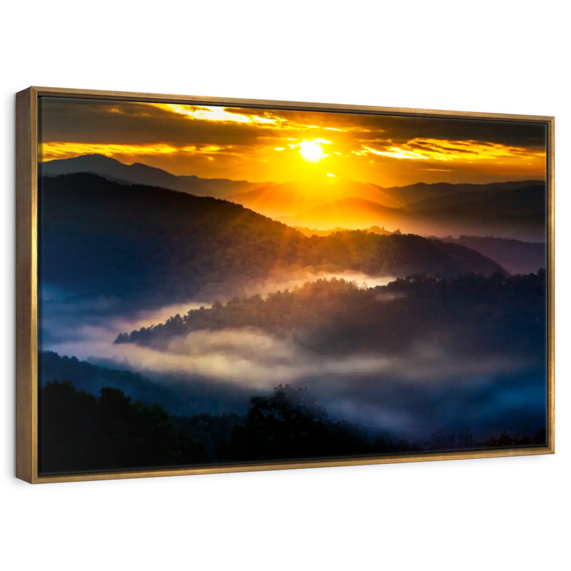 Lever de soleil sur les montagnes enfumées, Cadre flottant doré, 40 po x 27 po