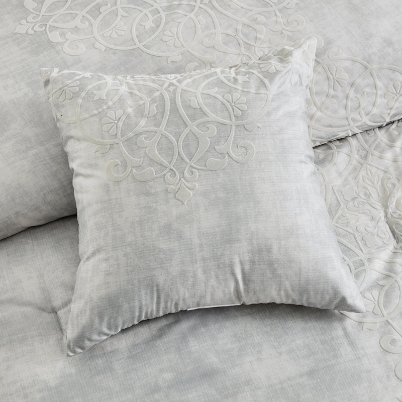 Ensemble d'édredon Indra, Grand édredon, 4 taies décoratives et 2 coussins