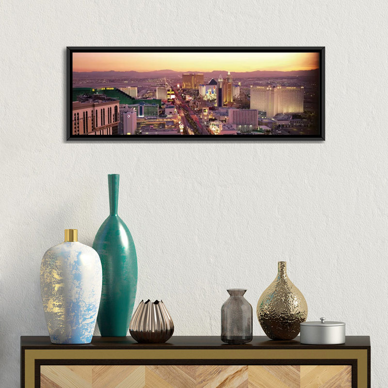 «The Strip, Las Vegas, Nevada», reproduction de photo panoramique sur toile tendue, H 24 po x l 72 po x P 1,5 po, Cadre noir