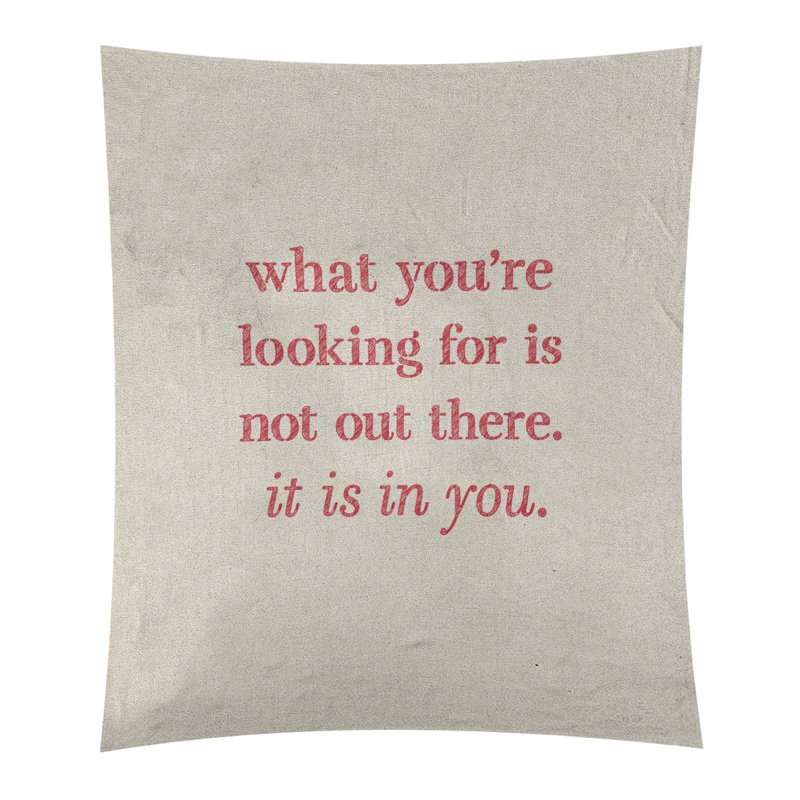 Tapisserie de polyester à citation manuscrite en polyester, H 104 po x l 88 po, Blanc / Rouge