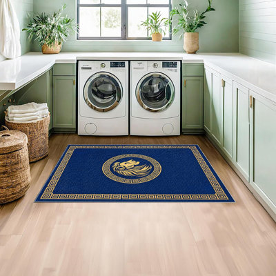 Tapis bleu marine à motif de lion d'or imperméable, facile à nettoyer, lavable à la machine, doux et confortable; convient aux tapis de porte, aux cuisines, aux salons, aux chambres à coucher, aux couloirs et aux buanderies. Tapis facile à nettoyer et durable pour la décoration intérieure.