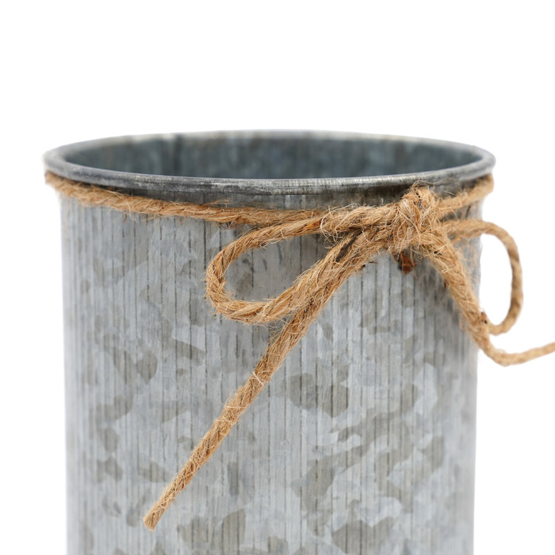 Vase à fleurs en métal avec nœud en ficelle
