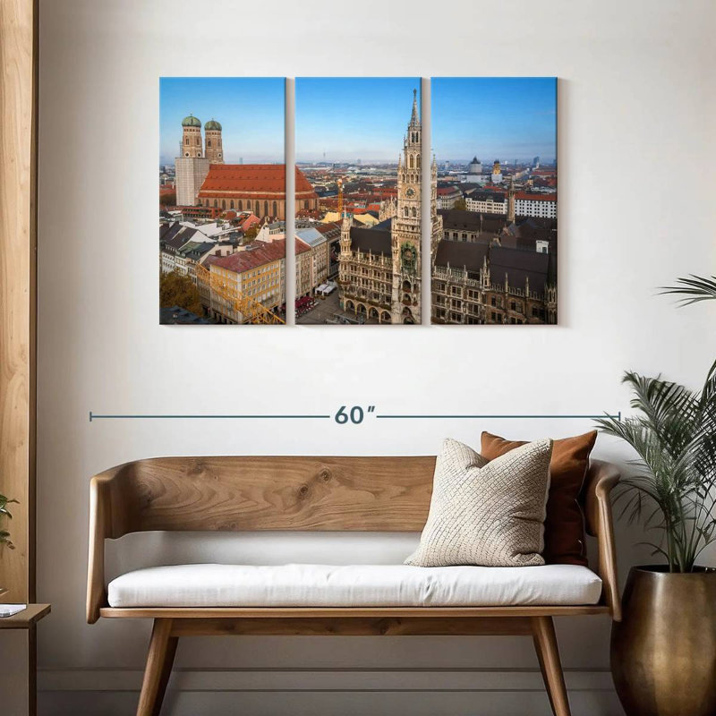 Monstre de la ville de Munich, H 28 po x l 45 po