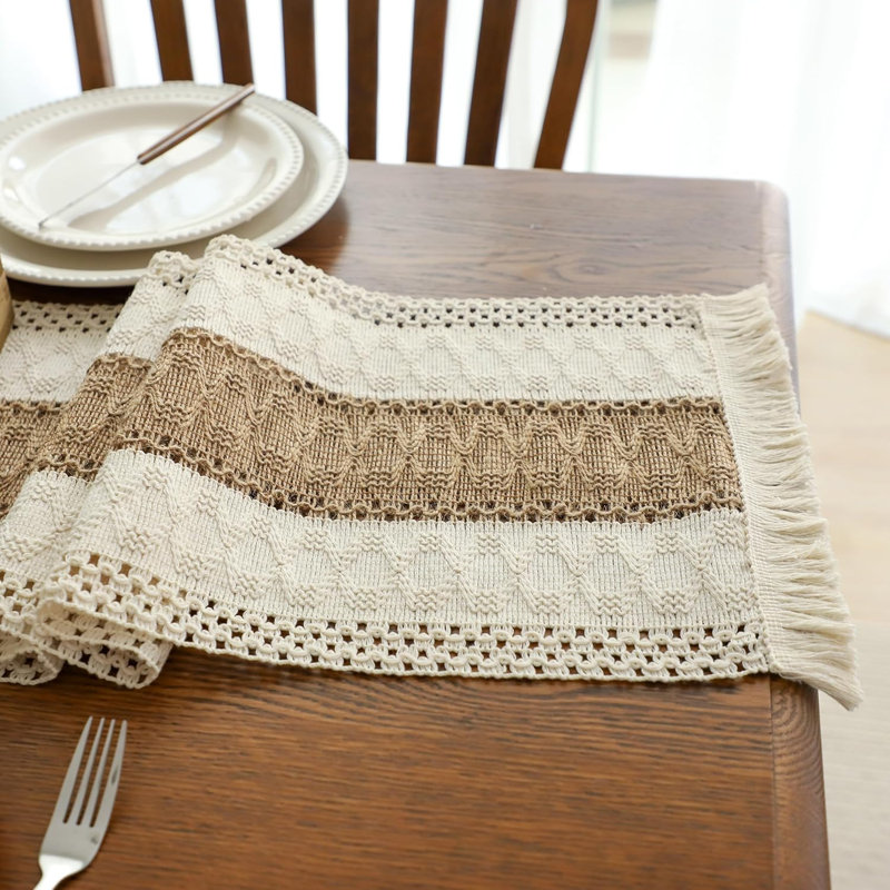 Chemin de table Boho Macrame, L 108 po x l 12 po, Brown Centre/White