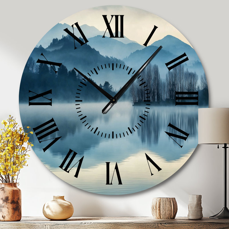 Horloge murale en métal au paysage d'un lac bleu serein à l'aube - Premières lueurs, Grand