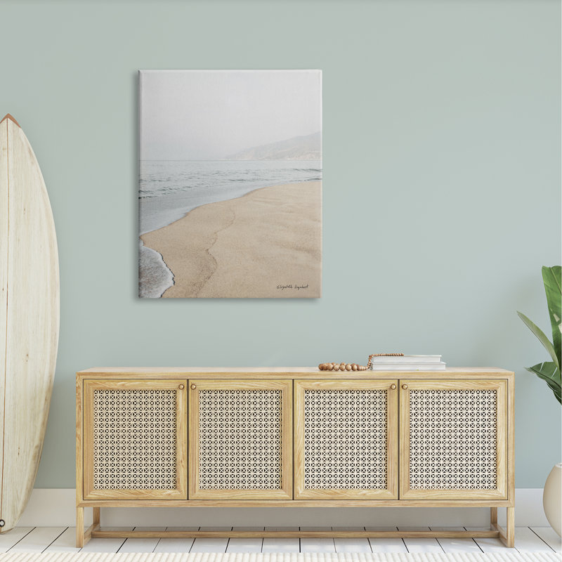 «Foggy Sky Beach Shoreline Landscape Illustration» par Elizabeth Urquhart - photographie, H 48 po x l 36 po x P 1,5 po