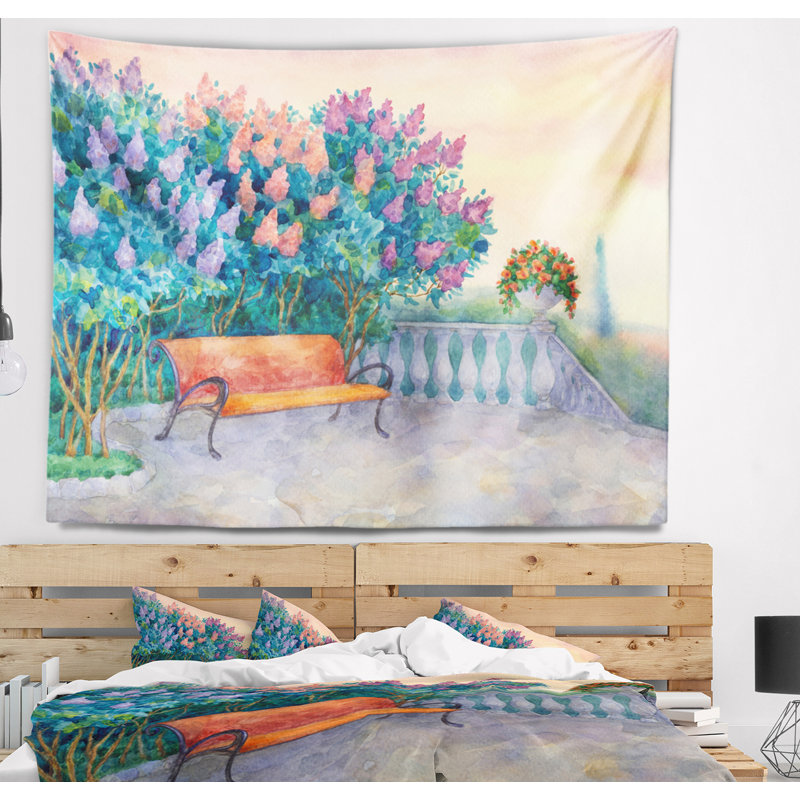 Banc de paysage sous une tapisserie lilas en fleurs, H 32 po x l 39 po