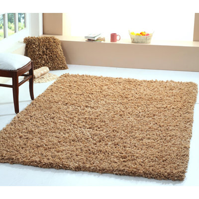 Tapis beige à poil long Goodpaster