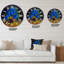 Nature morte avec un bouquet de fleurs bleues - Horloge murale traditionnelle-60187938
