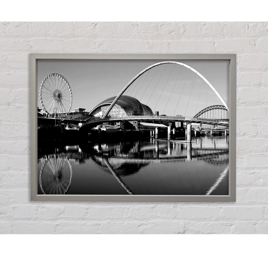 The City Of Fun Newcastle B N W - Einzelbildrahmen Kunstdrucke auf Leinwand