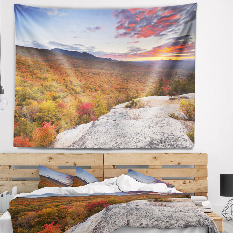 Tapisserie «Landscape Endless Forets in Fall», H 78 po x l 92 po