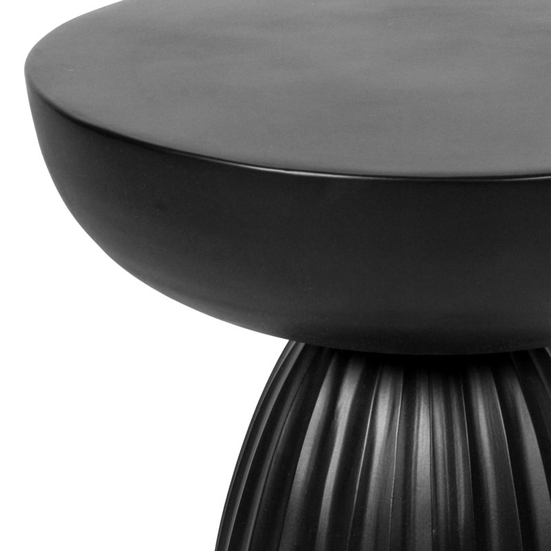 Table d'appoint ronde en métal cintré