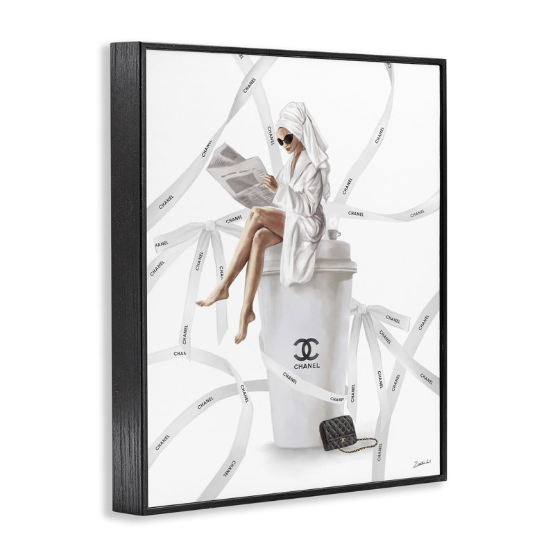 Spa Girl en peignoir noir, estampe numérique par Ziwei Li, Giclée encadrée noir minuit, H 14 po x l 11 po